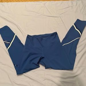 OLD NAVY ELEVATE LEGGINGS SIZE SMALL